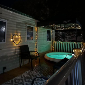 Tattershall lakes hot tub lodge breaks